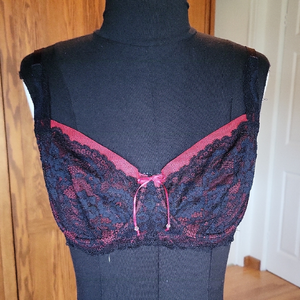 Elegant Black and Red Lace Bra 32dd